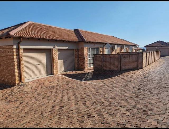 2 BEDROOM HOUSE FOR SALE IN KOSMOSDAL